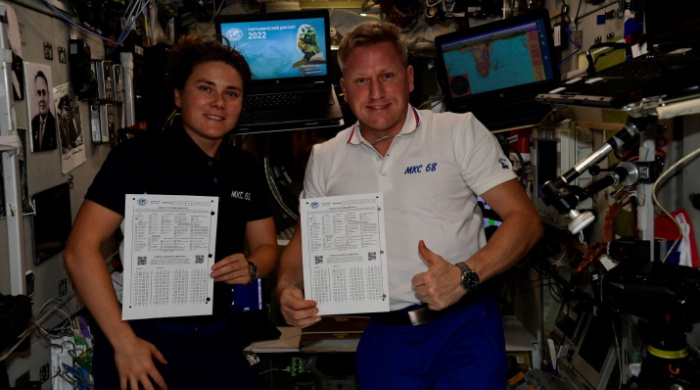 Cosmonauts Anna Kikina and Sergei Prokopiev answered the questions of the Geographical Dictation of the Russian Geographical Society. Photo: Roskosmos