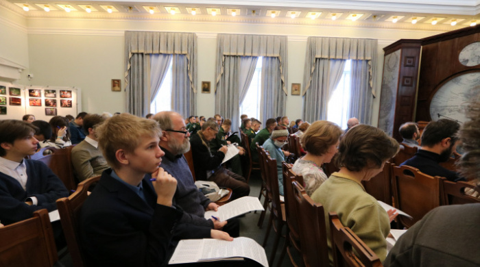 Участники "Географического диктанта — 2022" в Штаб-квартире РГО в Петербурге. Фото: Татьяна Николаева